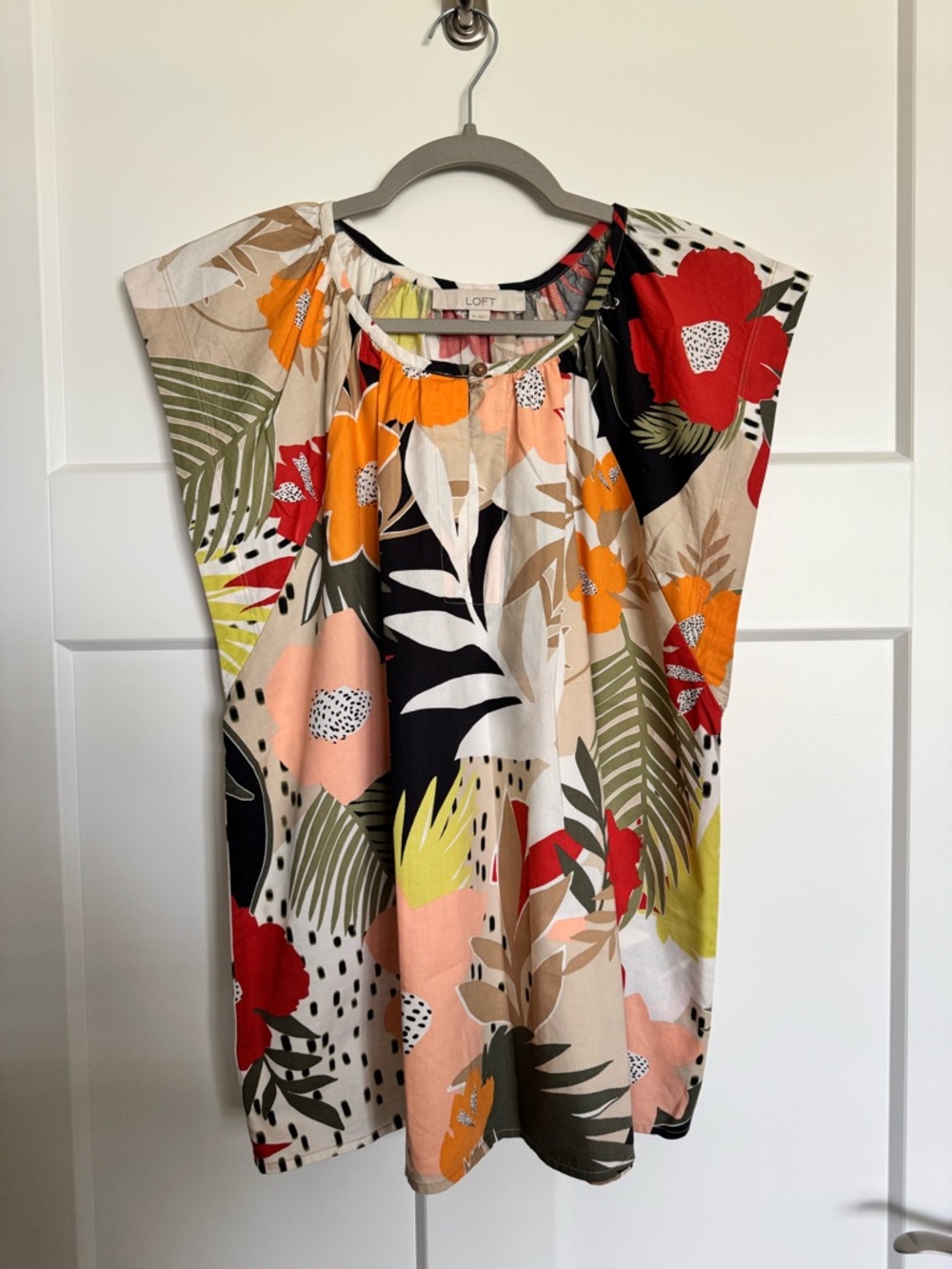 Ann Taylor LOFT Sleeveless Tropical Floral Flutter Sleeves Blouse Size M